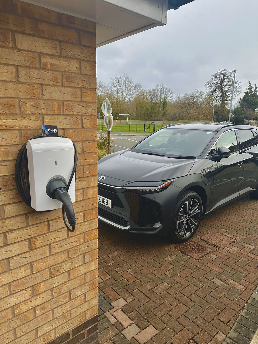 Installation von Ladestationen für Elektrofahrzeuge in Merseyside